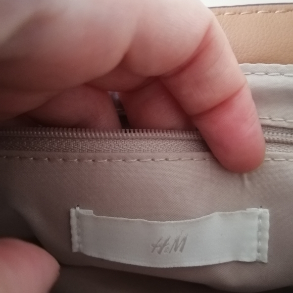 H&M Wicker and Faux Leather Crossbody - Picture 8 of 9